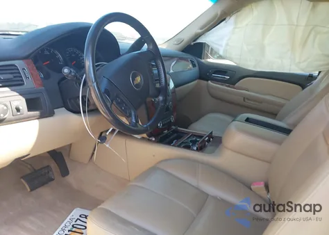 2008 Chevrolet Suburban 1500 Ltz из США, поврежденный, VIN 1GNFC16088R230155